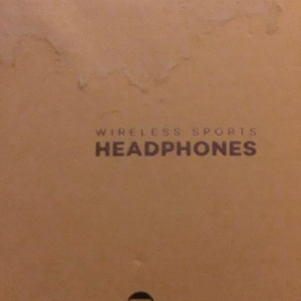 Wireless sports headphones